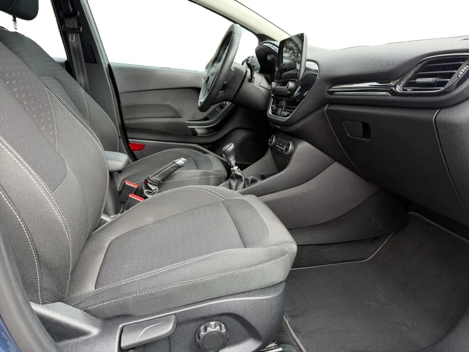 Ford Fiesta 1.0 EcoBoost Titanium | Stoel/Stuur en voorruit verwarming | Navigatie | Apple Carplay | Android Auto | Achteruitrijcamera | All Season Banden |