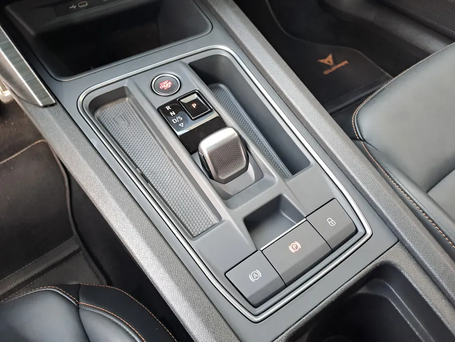 CUPRA Formentor 1.4 e-Hybrid VZ Copper Edition | Voorstoelen verwarmd | Automaat | ECC | Navi | Leer | Stuur verwarmd | Apple Carplay/Android Auto | Cruise control adaptief | SOH 93,6%