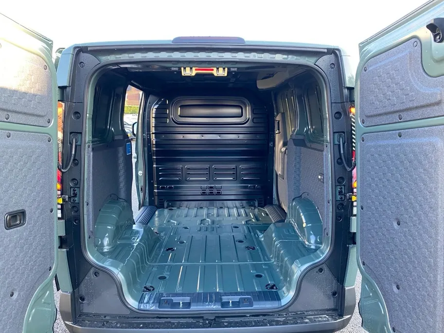 Kia PV5 L2H1 Elite Executive 51.5 kWh | Nieuw te bestellen! | 297 Km bereik |  Laadcapaciteit 4.4 m³ | 360° Camera | Verwarmd stuur