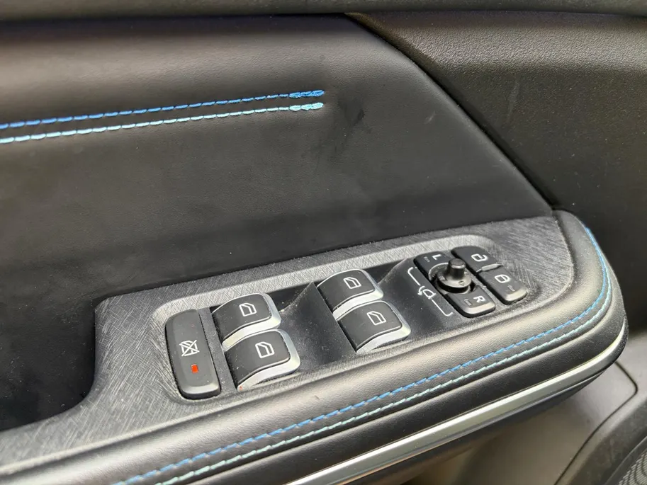 Lynk & Co 01 1.5 Apple Carplay/Android Auto , stoelverwarming , panoramadak , navigatiesysteem full map , camera 360 , elektrisch verstelb. bestuurdersstoel met geheugen , elektrisch bedienbare achterklep ,                                               lichtmetalen ve
