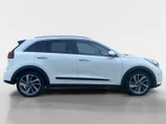 Kia Niro 1.6 GDi Hybrid ExecutiveLine | Dodehoekdetectie | Lederen bekleding | Stoelverwarming en ventilatie | 18 inch  LM-velgen | Elektr. stoel | Parkeercamera |