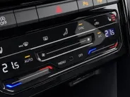 Volkswagen T-Roc 1.5eTsi/150PK DSG R-Line Black Style · Panoramadak · Camera + Parkeersensoren · Apple/Android Car Play · Garantie t/m 18-06-2027