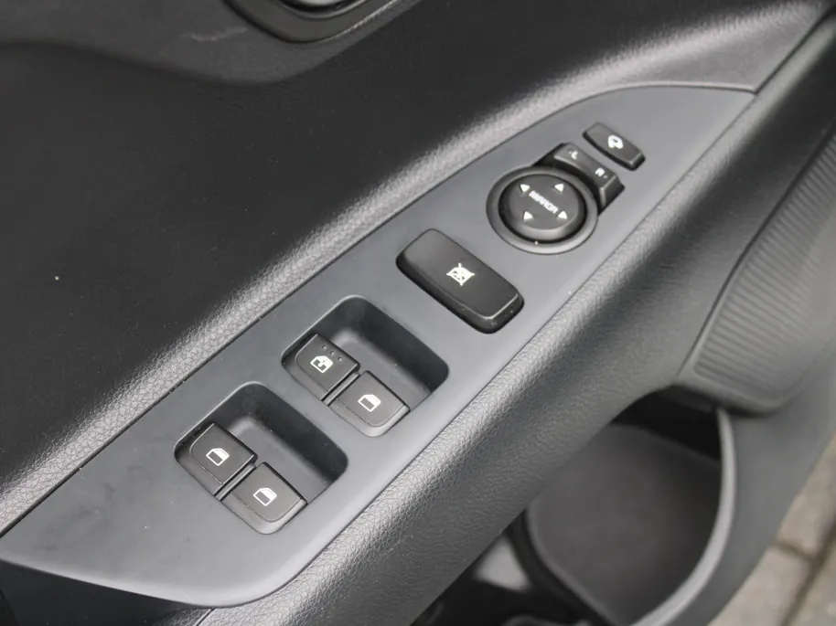Kia Stonic 1.0 T-GDi MHEV DynamicPlusLine | Stuur-/stoelverwarming | Camera | Cruise adapt. | Clima | LED | Navi | 16' LM | Keyless |
