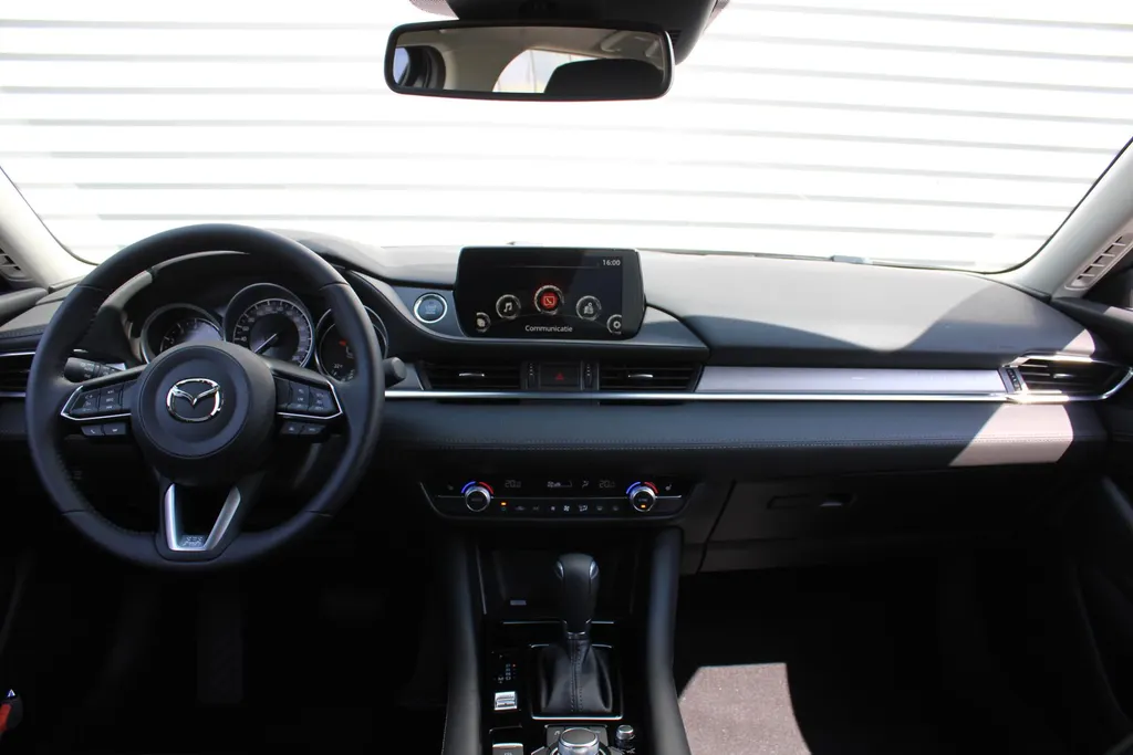 Mazda 6 Sportbreak 2.0 SkyActiv-G 6AT 165PK Centre-Line | BTW Auto | Navi | 17' LM | 360° Camera | Cruise | Head-up display | Automaat |