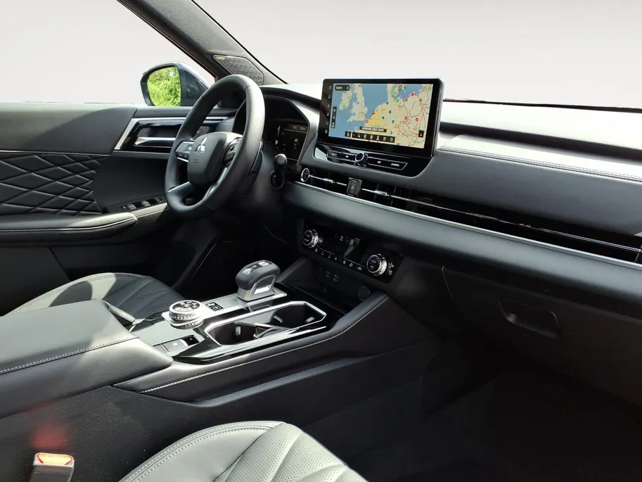 Mitsubishi Outlander 2.4 PHEV Black Edition | Showroom voorraad korting 5.000 euro | Automaat | Navigatie | PDC/Camera | Lederen interieur | 20 inch. | 8jaar Garantie. m26