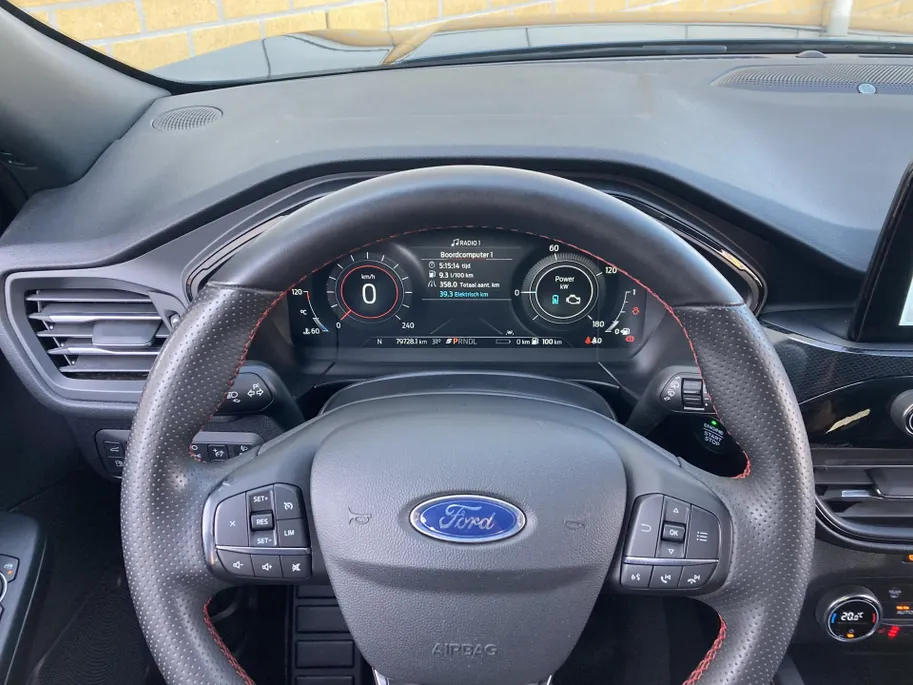Ford Kuga 2.5 PHEV 225 pk ST-Line X Elektrisch wegklapbare trekhaak - 19inch lichtmetalen velgen - Winter Pack - Navigatie - Achterruitrijcamera