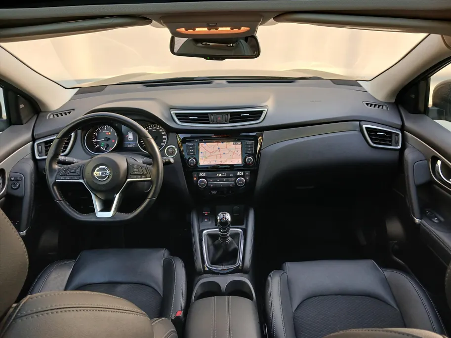 Nissan QASHQAI 1.3 DIG-T 140pk Tekna / NIEUW BINNEN! / Panoramisch glazen dak / 360 Camera / 19' / Climate en Cruisecontrol! /