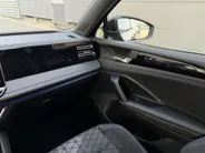 Volkswagen Tiguan 1.5 eTSI R-Line Business | Elektrisch wegklapbare trekhaak | Stoelmassage | Elektrisch bedienbare achterklep | Achteruitrijcamera | Parkeersensoren voor- en achter | Navi | Adaptive cruise control | Sportstoelen