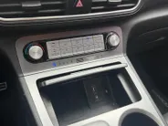 Hyundai Kona EV Premium 64 kWh | Achteruitrijcamera | Head Up Display | Dodehoek Detectie | Lederen Bekleding | Climate Control |