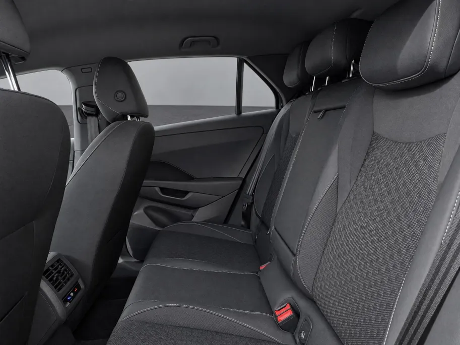 Volkswagen T-Roc 1.5 eTsi 150pk DSG R-Line First Edition · Camera · Apple/Android Car Play · Stoelverwarming · Alarm · Elek. Achterklep · P-Sensoren · IQ.Light · Garantie t/m 12-01-2028