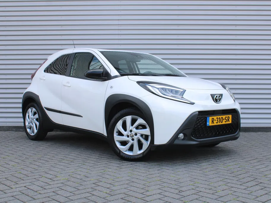 Toyota Aygo X 1.0 VVT-i S-CVT first | Camera | Android Auto/Apple Carplay | Cruise | Clima | Automaat | 17' LM |