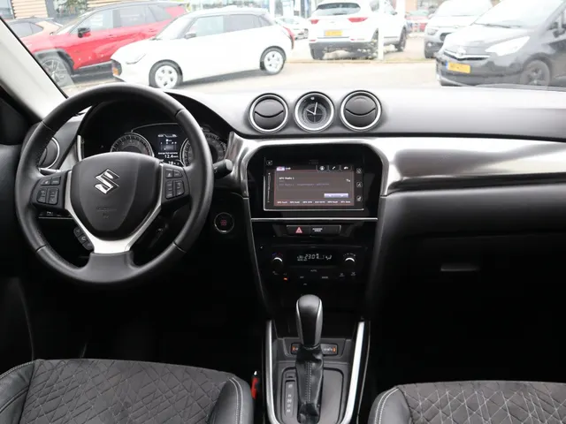 Suzuki Vitara 1.4 BoosterJet Stijl Automaat Trekhaak | Pano Dak | Carplay | Adaptive Cruise