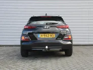 Hyundai Kona 1.6 GDI HEV Comfort | Trekhaak | Camera | 16' LM | Cruise adapt. | Navi | Apple Carplay/Android Auto | Clima | All seasons |