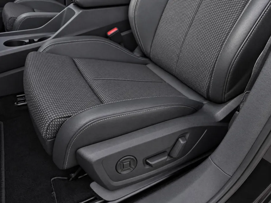 Audi Q4 Sportback e-tron 45 quattro 82 kWh / 285pk S Edition · SONOS · Trekhaak  · Camera  · Elektrische stoelverstelling · Stoelverwarming · Apple/Android Car Play · 20'' ·