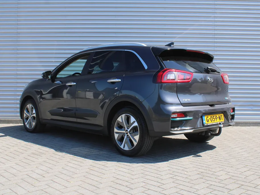 Kia e-Niro ExecutiveLine 64 kWh | Trekhaak | Warmtepomp | Stuur-/stoelverwarming + ventilatie | Leer | Camera | Stoelgeheugen | Dodehoek detectie | LED | 17' LM |