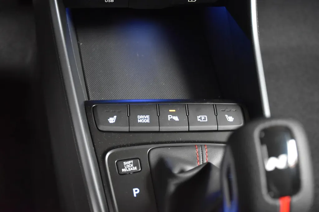 Hyundai i20 1.0 T-GDI MHEV Aut. N-Line | Automaat I Navi | Camera | PDC | Android -Carplay | Climat I Stuur+Stoel verwarming