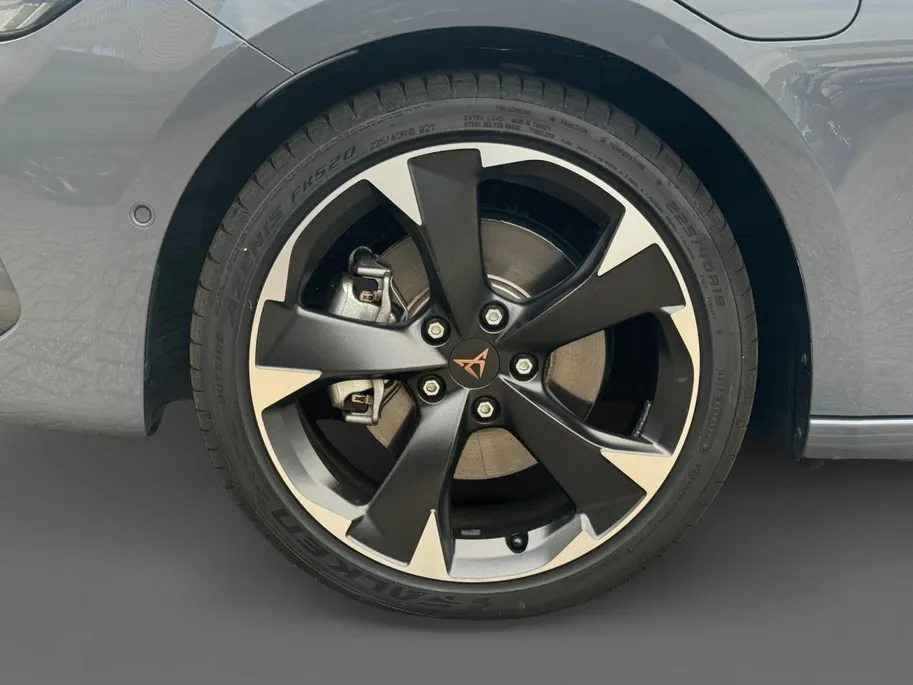 CUPRA Leon 1.5 TSI e-Hybrid PHEV Bussines | 99% SOH| Led Koplampen | Apple/Android Carplay | Keyless | Half leder | Stoel/Stuurverwarming | Digital Cockpit | Fabrieksgarantie! |