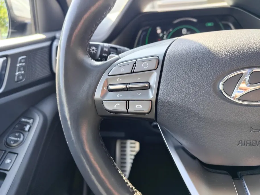 Hyundai IONIQ 1.6 GDi PHEV Premium | schuif/kanteldak | Zeer zuinig | Vol opties | NU Rijklaarprijs! Incl.12 Maanden, APK, Onderhoudsbeurt etc! Premiumpakket gratis!