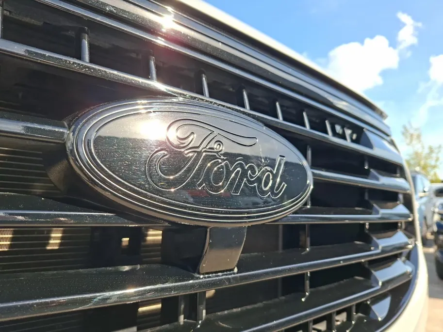 Ford Transit Custom 320 2.0 TDCI L2H1 Limited 136 pk Automaat | Sport Pack Bodykit | LM Velgen 20' Gloss Black | Verlaagd  | BPM VRIJ