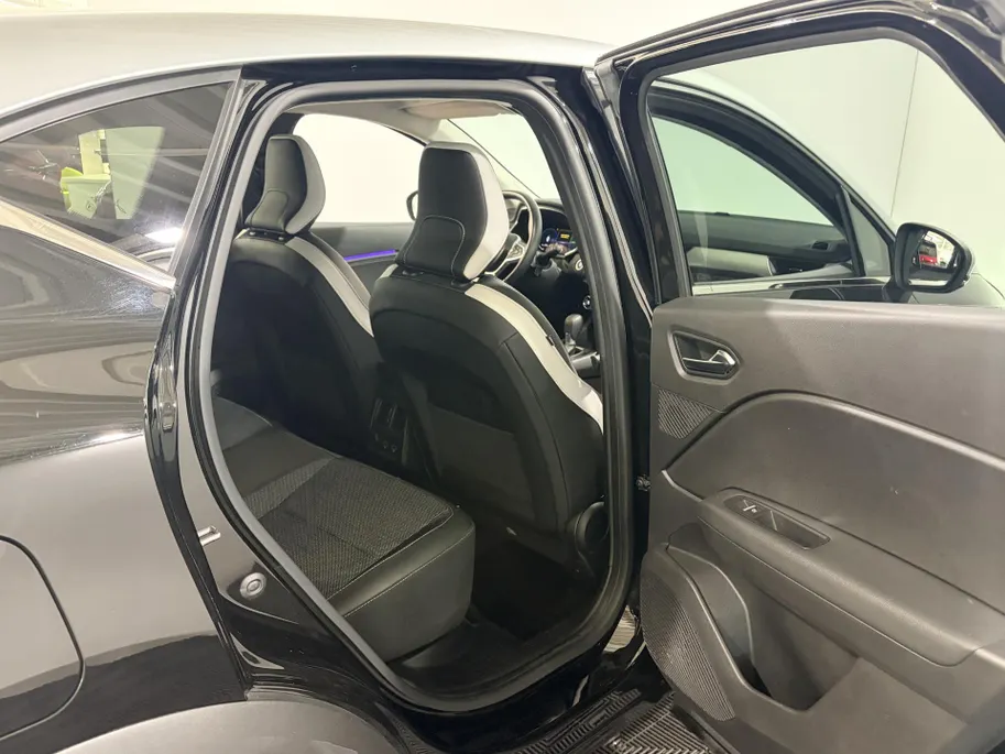 Renault Captur 145PK E-Tech Hybrid Intens Automaat | Camera | Parkeersensoren | Apple Carplay/Android Auto | Navigatie | Climate Control | Cruise Control | Lichtmetalen Velgen | Licht & Regensensor |