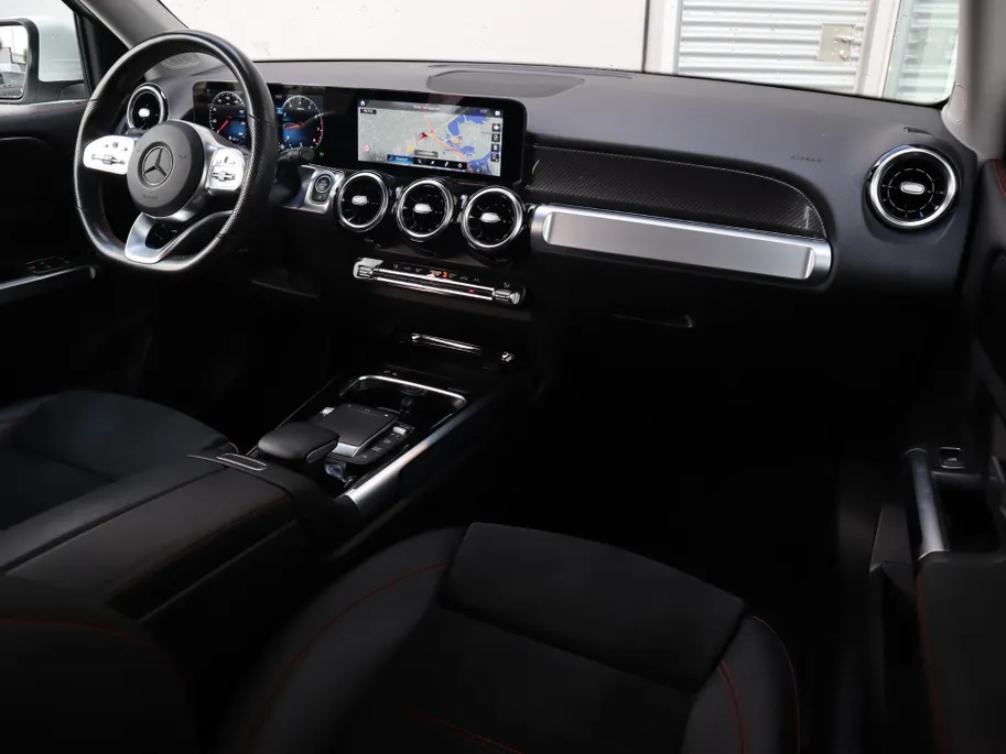Mercedes-Benz GLB 200 Premium Plus l Trekhaak l Panoramadak l Carplay
