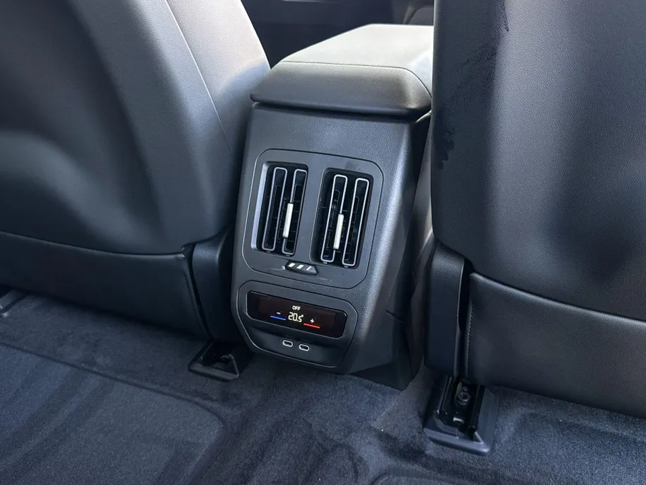 BMW i3 Sedan 50 xDrive First Edition