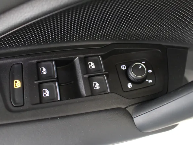 Volkswagen Tiguan 1.5 eTSI DSG Goal Edition Navigatie | Trekhaak | Matrix Led | Keyless Entry | Easy Open achterklep