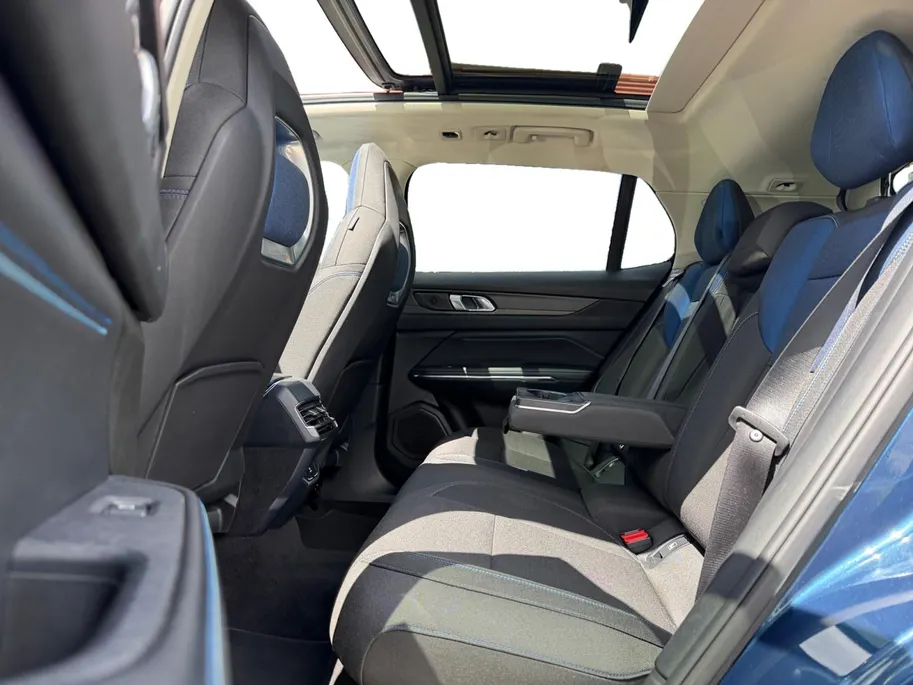 Lynk & Co 01 1.5 | Plug-in hybrid | 1800kg Trekgewicht | 69km Elek. Actieradius | Apple Carplay/Android Auto | BLISS | Panoramadak | 360° Camera | 12 Maanden BOVAG Garantie |
