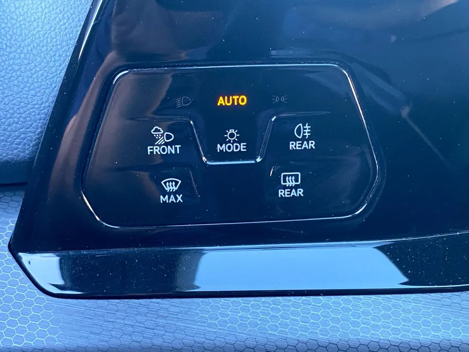 Volkswagen Golf 1.4 eHybrid GTE | Automaat | Kuipstoelen | Camera | Dodehoek Detectie | Cruise Control Adaptief | Climate Control | Keyless | DAB