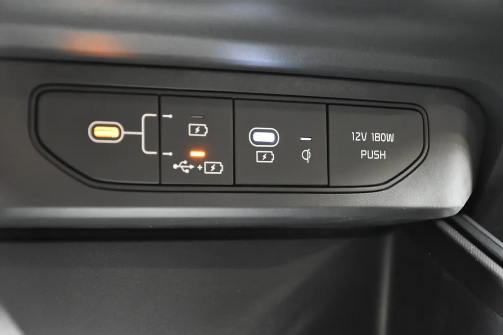Kia Niro 1.6 GDi Hybrid 138pk DCT6 DynamicLine Snel leverbaar!