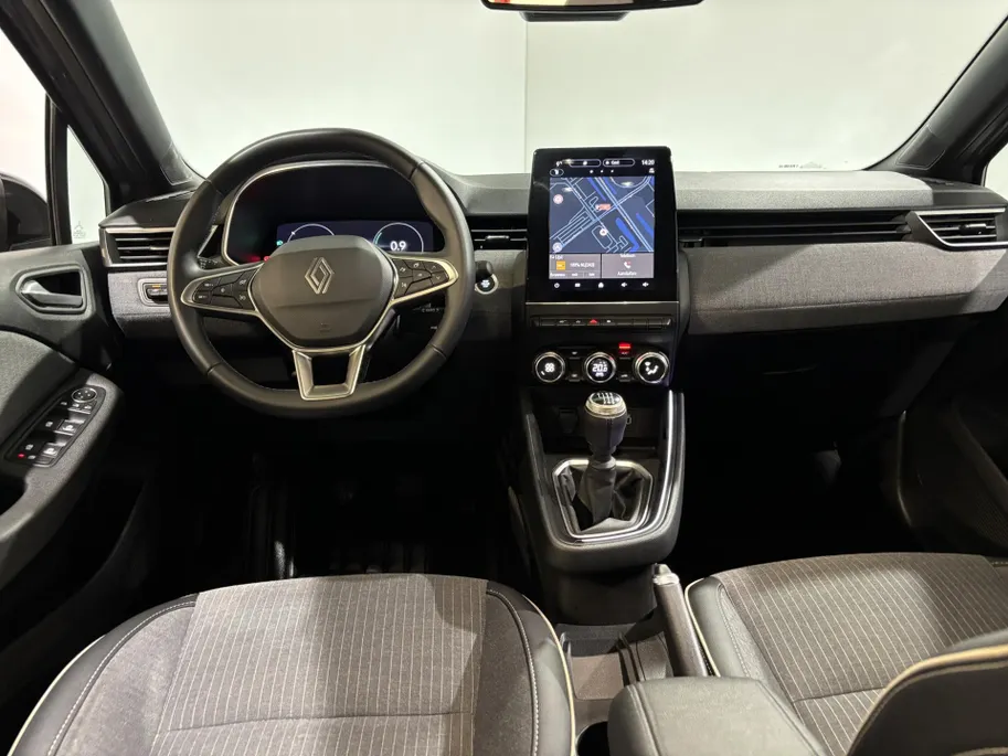 Renault Clio 90PK TCe GPF Techno | 9,3' Navi | Camera | Parkeersensoren | Cruise Control | Climate Control | Licht & Regen Sensor | Apple CarPlay/Android Auto | Full LED | Lichtmetalen Velgen |