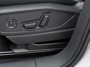 Audi Q5 e-hybrid quattro S edition 299 PK · Head-up display · Adaptieve luchtvering · Glazen panoramadak