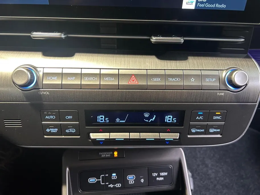 Hyundai Kona 1.6 GDI HEV Premium | Trekhaak Afn 13polig| Apple Carplay / Android Auto | Navigatiesysteem | Elektrisch Verstelbare Voorstoelen | Bestuurdersstoel + Geheugen | Parkeersensoren Voor + Achter | Camera Voor + Achter | Stoelverwarming + Stoelkoeling | Stuurv