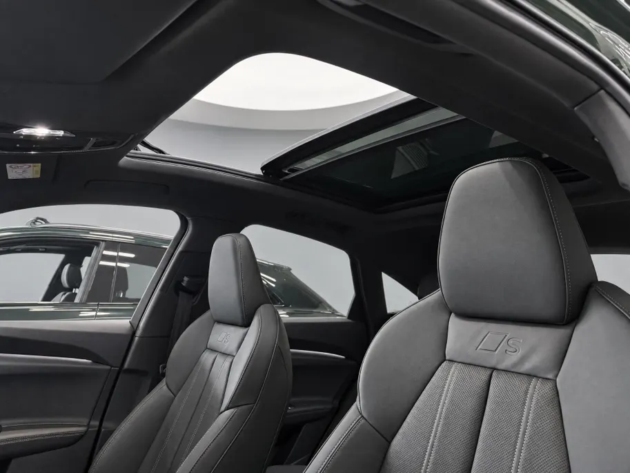 Audi Q5 Sportback e-hybrid quattro S edition Competition 367 PK · Glazen panoramadak · Head-up display · B&O premium 3D