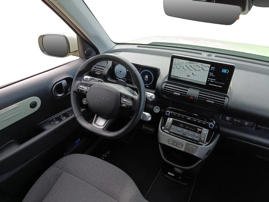 Hyundai Inster Evolve 49 kWh | Winterpack & Techpack | 17'' wielen | Rondom camera | Stoelverwarming | Stuurwielverwarming |