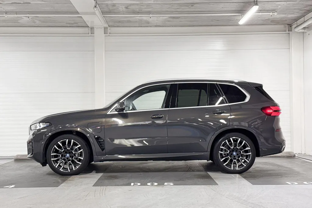 BMW X5 xDrive50e Launch Edition