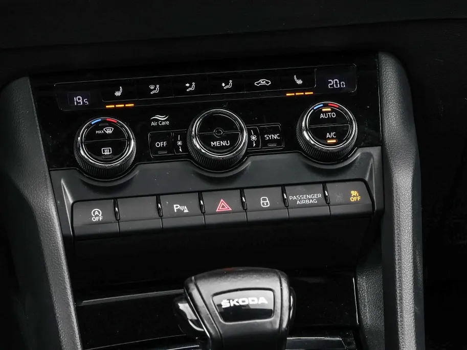 Škoda Karoq 1.5 TSI 150pk DSG ACT Sportline Business · Panoramadak · Camera · Cruise Control · Apple/Android Car Play · 18'' Inch ·