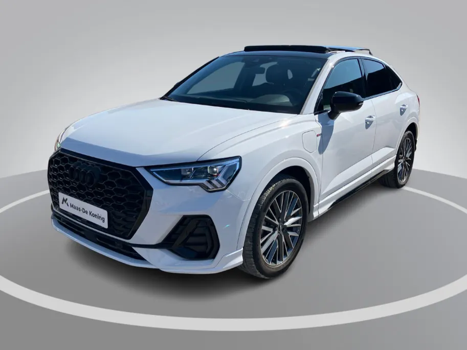 Audi Q3 Sportback 45 TFSIe 180KW/245PK S Edition Panoramadak · Camera + parkeersensoren · Apple/Android Car Play ·