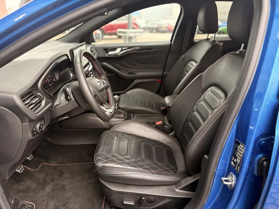 Ford Focus Wagon 1.0 EcoBoost ST Line 125 PK WINTER PACK I LEDEREN BEKLEDING I APPLE CARPLAY / ANDROID AUTO I ' 18 ' VELGEN I