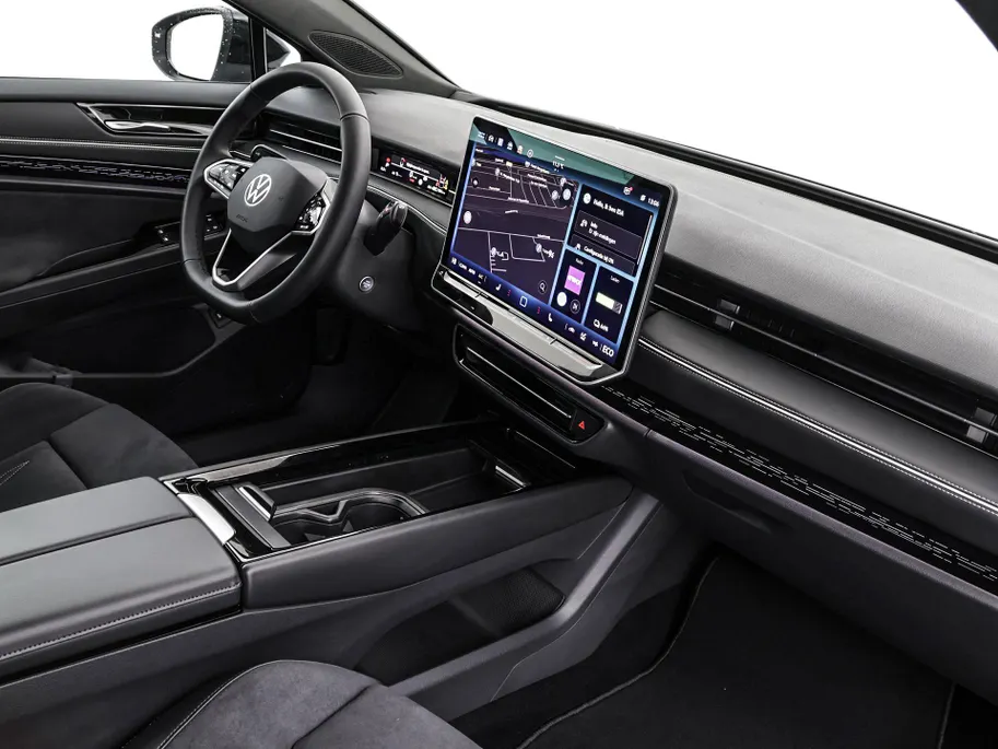 Volkswagen ID.7 Pro Business 286pk 77 kWh · SOH 97,2% · 360 Camera · Head-Up · Alarm · Elek. Trekhaak · Keyless · Elek. Voorstoelen · 20'' Inch · Gratis onderhoud & APK t/m 30-01-2030 · EXTRA INRUILKORTING ·