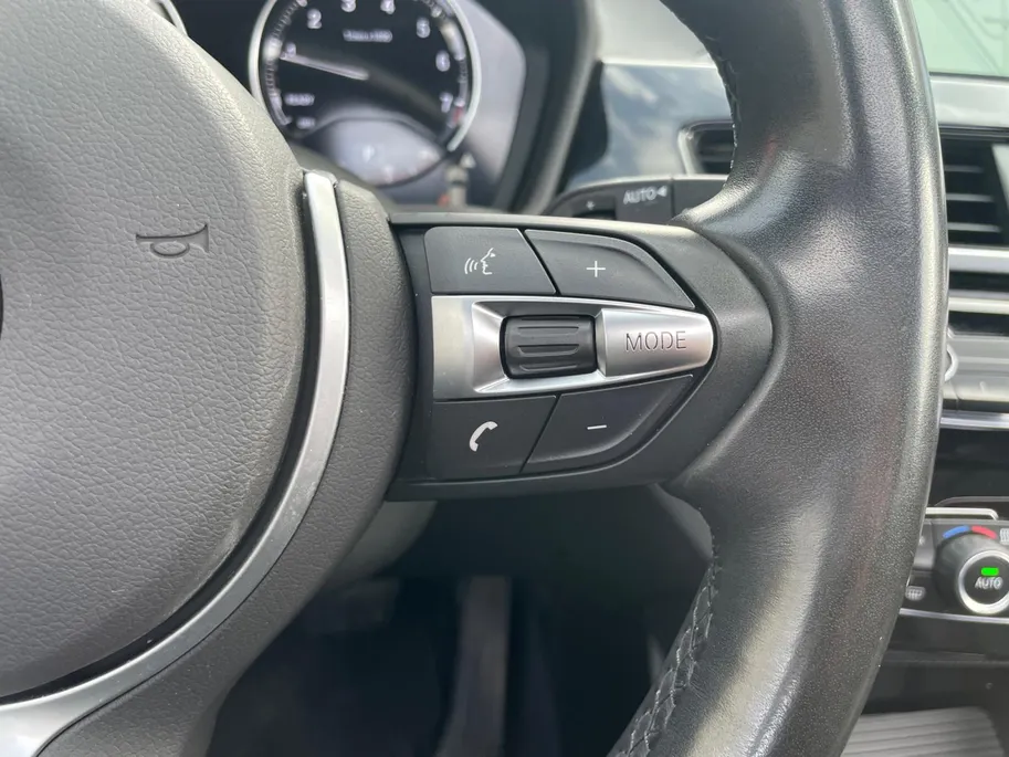 BMW X1 sDrive20i High Executive *Automaat*Navi*Camera*Schuif/kanteldak*Climate Control*Stoelverwarming*Lederen bekleding*LM. Velgen*Zeer nette auto!