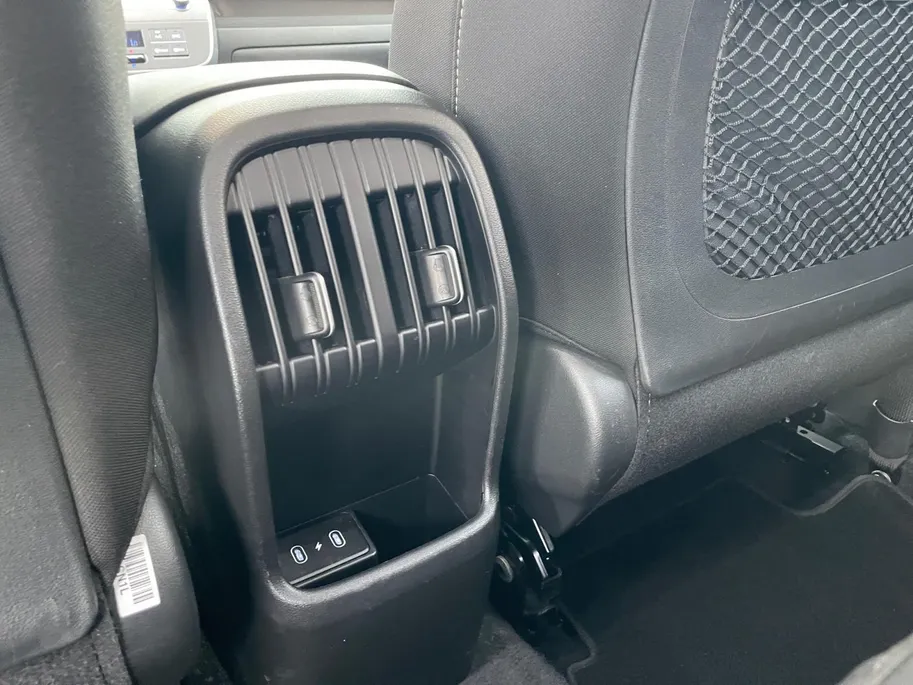 Hyundai Kona 1.6 GDI HEV Comfort Smart | Navigatie| Climate Controle| Lichtmetalen velgen| Parkeer sensoren| Camera| Dealer onderhouden