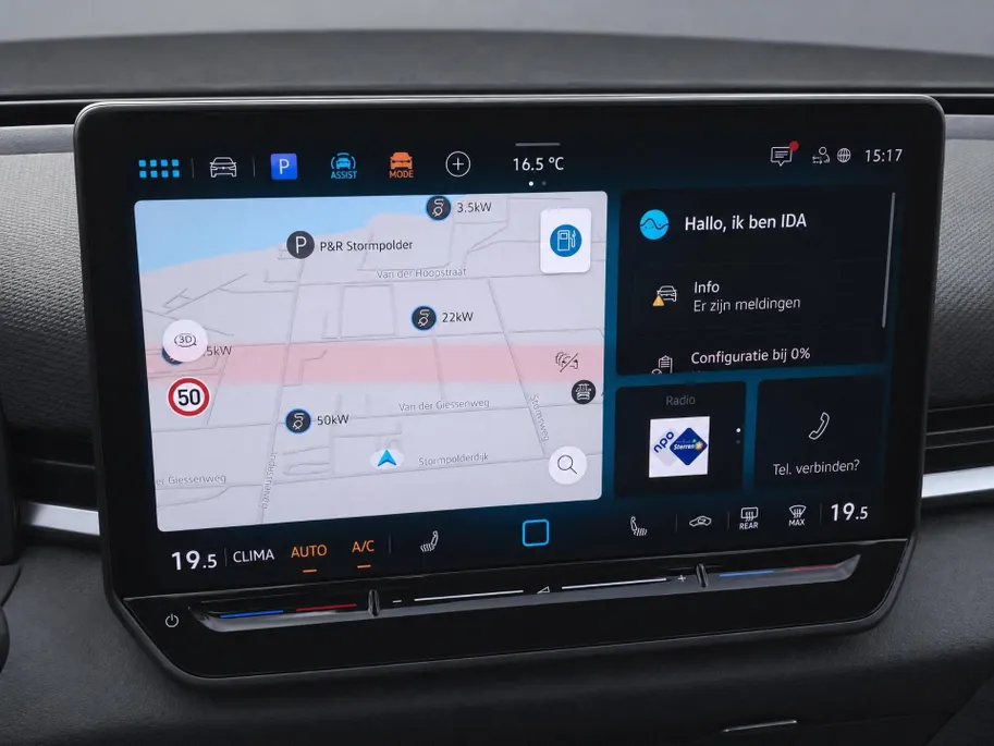 Volkswagen T-Roc 1.5eTSI/150PK R-Line · Navigatie · Camera + Parkeersensoren · Apple/Android Car Play · Garantie t/m 18-12-2027
