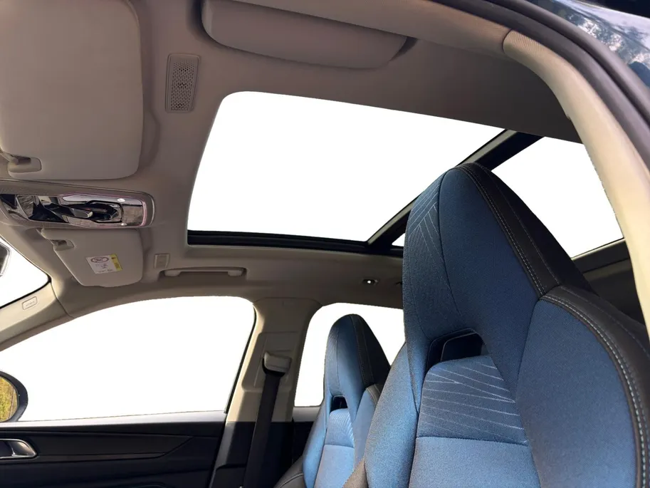 Lynk & Co 01 1.5 Apple Carplay/Android Auto , stoelverwarming , panoramadak , navigatiesysteem full map , camera 360 , elektrisch verstelb. bestuurdersstoel met geheugen , elektrisch bedienbare achterklep ,                                               lichtmetalen ve