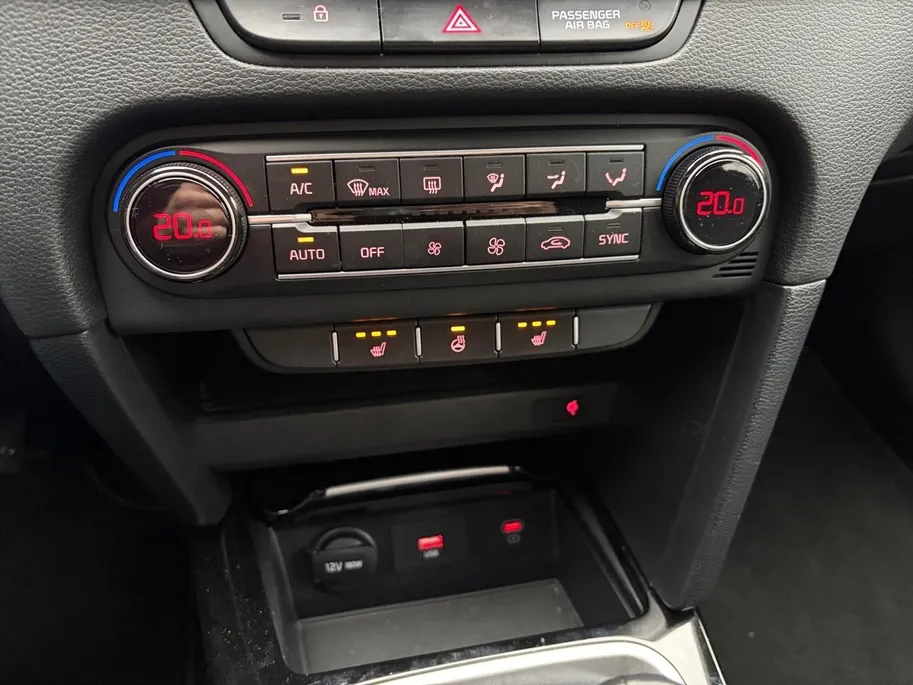 Kia Ceed Sportswagon 1.0 T-GDi DynamicPlusLine | Stoel- en stuurverwarming | Elektrisch bedienbare achterklep | Parkeersensoren voor- en achter | Achteruitrijcamera | Apple/Android Carplay | Navi | Cruise Control