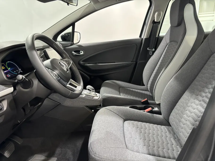 Renault ZOE R135 Evolution 52 kWh Automaat | DEMO | Camera | Parkeersensoren | Apple CarPlay/Android Auto | Climate Control | Full LED | Lichtmetalen Velgen | Digital Cockpit | Cruise Control |