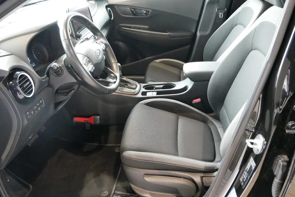 Hyundai Kona 1.6 GDI HEV Fashion | Parkeersensoren achter | Dodehoek sensoren | LM wielen | Climate controle | Adaptive cruise controle | Intelligente sleutel | Navigatie | Bluetooth | Zeer nette auto |