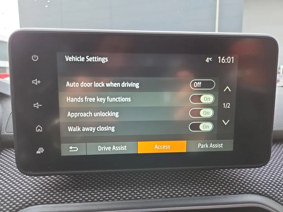 Dacia Sandero 1.0 TCe 90 Journey | Camera | Apple Carplay & Android Auto | Climate & Cruise Control *