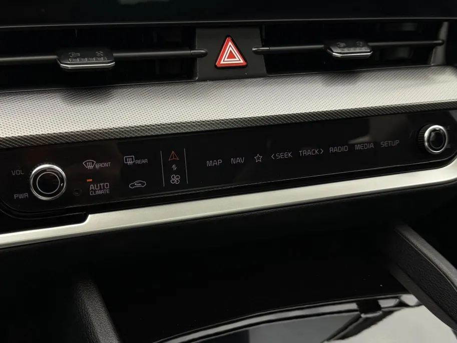 Kia Sportage 1.6 T-GDi Hybrid GT-PlusLine | Apple Carplay/ Android Auto | Navigatiesysteem | Licht + Regensensor | Stoelverwarming + Stoelkoeling | Stuurverwarming | Elektrisch Verstelbare Voorstoelen | Geheugen op Bestuurdersstoel | Elektrisch Schuif / Kanteldak | El