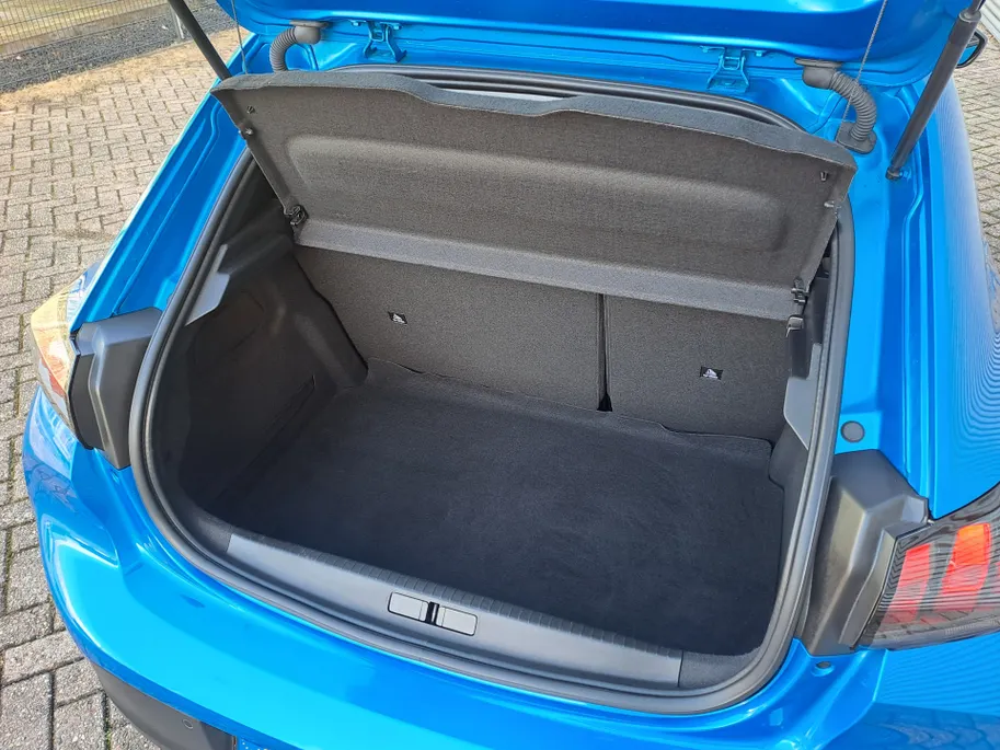 Peugeot e-208 EV Active Pack 50 kWh | Cruise control | Navigatiesysteem | Keyless start | DAB | LM Velgen | 100% Elektrisch | SOH 95,6 %